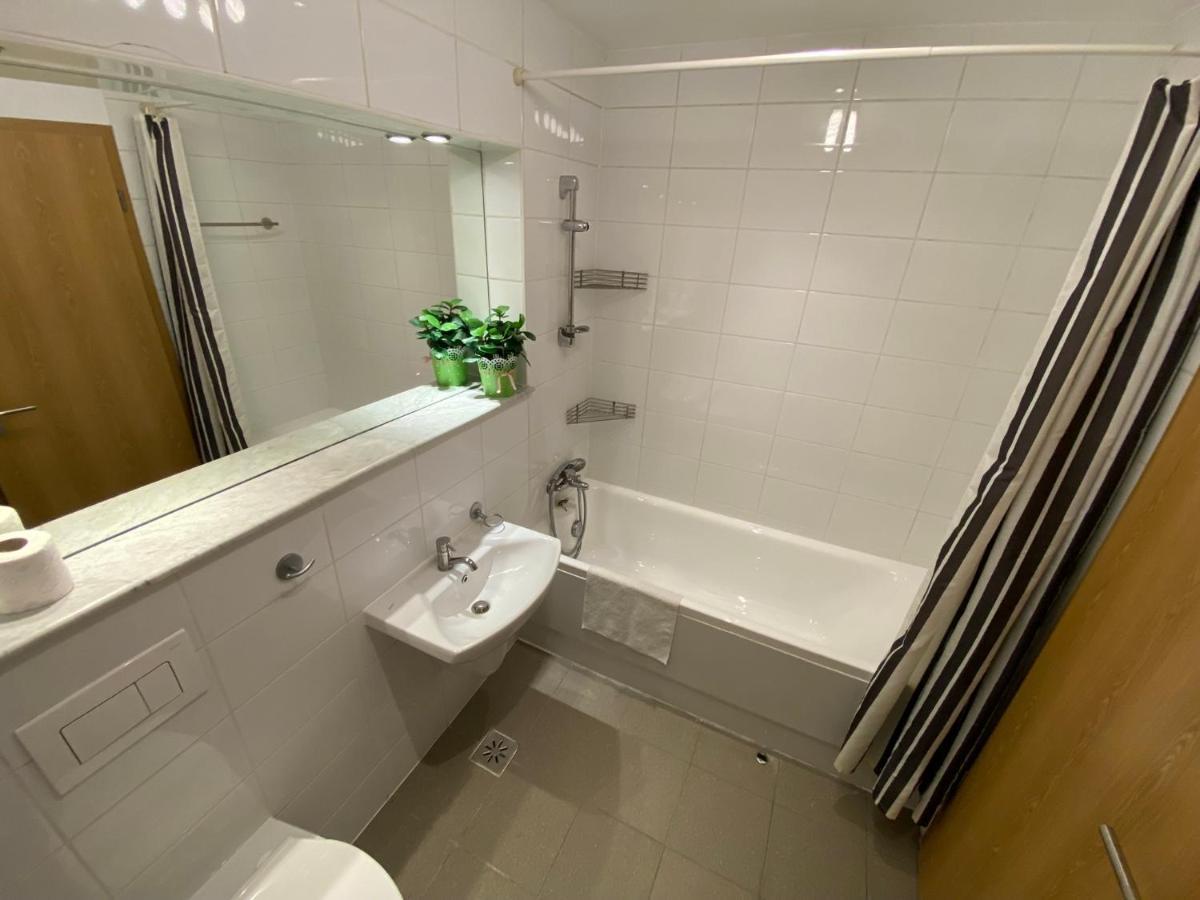Green Apartment 214 With Private Parking Букурещ Екстериор снимка